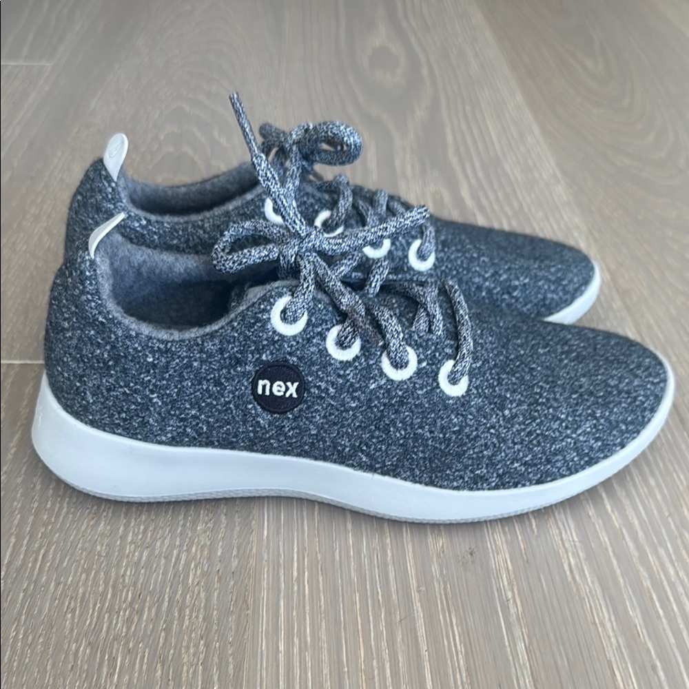 NWOT Women’s Allbirds Sneakers (with nex logo)